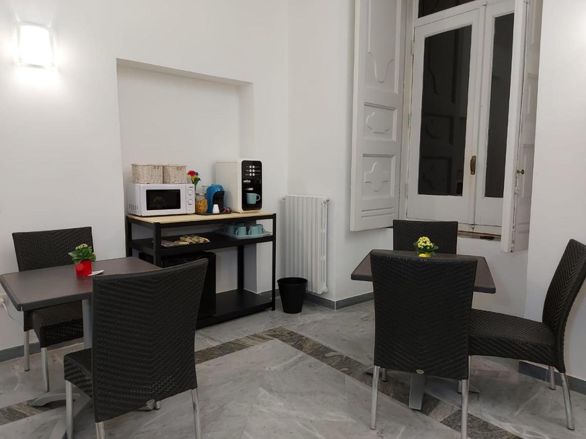 살레르노 Le Ginestre In Centro B&B 외부 사진