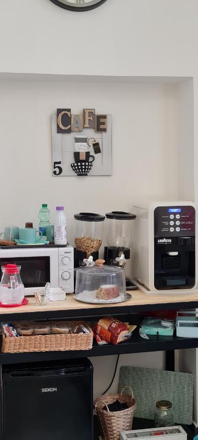 살레르노 Le Ginestre In Centro B&B 외부 사진