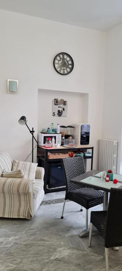 살레르노 Le Ginestre In Centro B&B 외부 사진