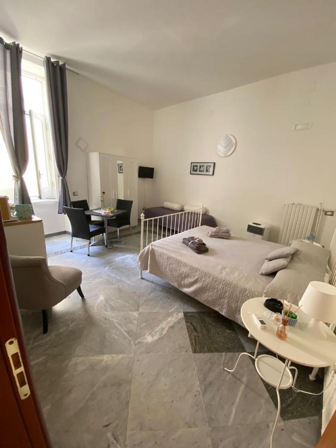 살레르노 Le Ginestre In Centro B&B 외부 사진