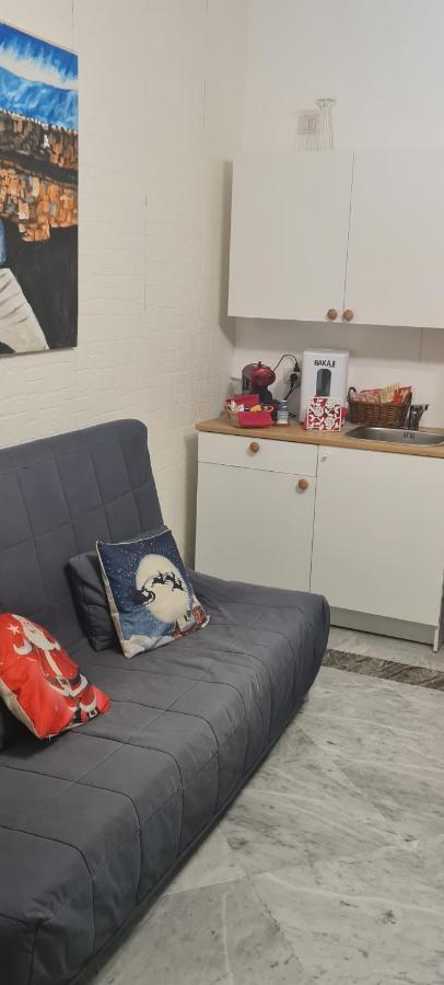 살레르노 Le Ginestre In Centro B&B 외부 사진